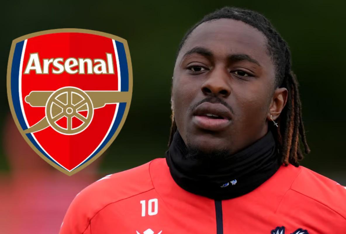 晚旗报：埃泽赶不上阿森纳踢利兹联的比赛，转会周末才能完成